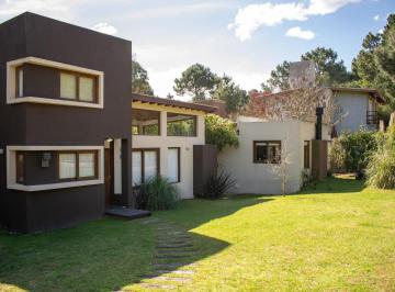 Casa · 170m² · 4 Ambientes · 1 Cochera · 2 Casas en Mar de Las Pampas