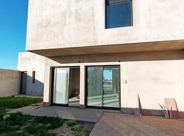 Casa · 188m² · 8 Ambientes · 2 Cocheras · Casa en Venta 3 Dorm. en Rincones de Manantiales Córdoba