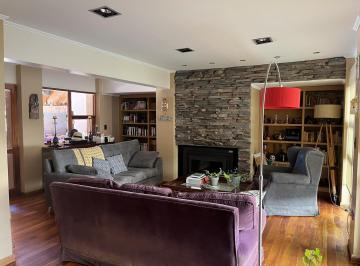 Casa · 278m² · 7 Ambientes · 2 Cocheras · Casa en Santa Gveva