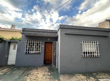 Casa · 85m² · 3 Ambientes · 1 Cochera · Casa 2 Dorm. a Reciclar Venta. Fisherton