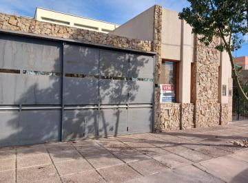 Casa · 195m² · 5 Ambientes · 2 Cocheras · Venta Hermosa Casa Barrio Utma Guaymallén
