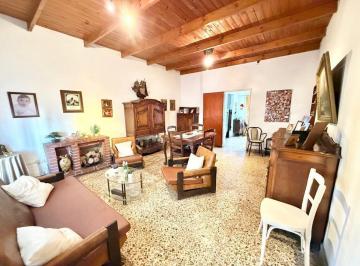 Casa · 220m² · 4 Ambientes · Venta Casa con 2 Locales Zona Comercial San Martín
