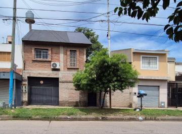 Casa · 146m² · 3 Ambientes · 2 Cocheras · Casa 3 Ambientes Garage Local Parrilla y Jardín