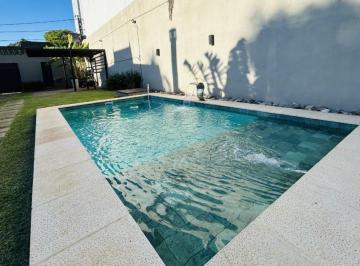 Casa · 432m² · 3 Ambientes · Venta - Acepta Permuta | Casa con Pileta a m del Río – Posadas