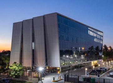 Oficina comercial · 180m² · 10 Cocheras · Oficinas en Alquiler