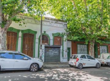 Casa · 342m² · 11 Ambientes · 1 Cochera · Venta Gran Casa con Cochera, Patio en Tres Cruces