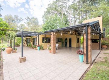 Casa · 163m² · 5 Ambientes · 2 Cocheras · Casa Quinta con Gran Terreno en Arroyo Leyes