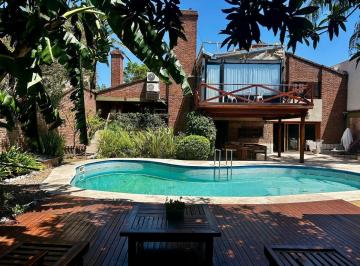 Casa · 400m² · 4 Ambientes · 4 Cocheras · Casa Venta 5 Ambientes Moron con Pileta