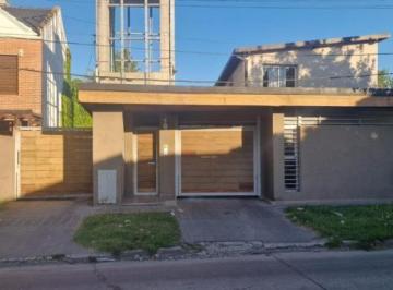 Casa de 6 ambientes, La Plata · Vendo Duplex Gonnet Entre Caminos, 489 E Centenario y 14