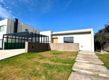 Casa · 205m² · 5 Ambientes · 2 Cocheras · Casa Barrio Tierras Altas - Terrada y Boedo