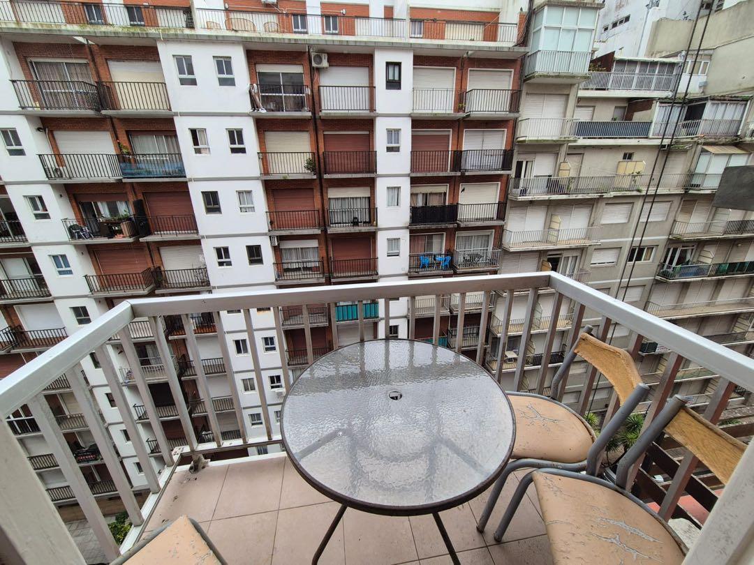 Excelente departamento de 3 ambientes externo, con balcón saliente y vista laleral al mar