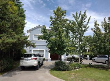 Casa · 302m² · 4 Ambientes · 1 Cochera · Casa de 3 Dorm. en Venta o Alquiler en Country San Eliseo. Ruta 58, San Vicente.