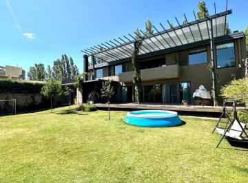 Casa de 4 ambientes, Luján de Cuyo · Casa en Venta - Araoz
