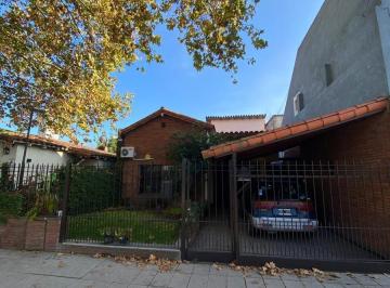 Casa · 165m² · 5 Ambientes · 1 Cochera · Santilli - Condarco 494 Temperley