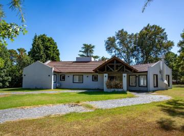 Casa · 1453m² · 4 Dormitorios · Venta - Alquiler en Country Cardales