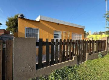 Casa · 64m² · 2 Ambientes · 1 Cochera · Venta Casa 2 Ambientes, Barrio Felix U. Camet