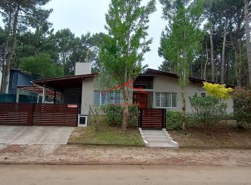 Casa · 120000m² · 5 Ambientes · 2 Cocheras · Casa en Alquiler en Pinamar
