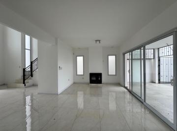 Casa de 5 ambientes, Córdoba · Casa Minimalista en Docta Barrio Residencial con Seguridad