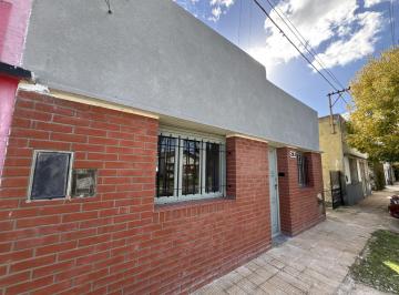 Casa · 230m² · 4 Ambientes · 3 Cocheras · Casa en Venta en Tolosa