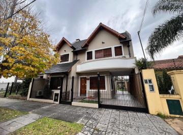 Casa · 200m² · 5 Ambientes · 3 Cocheras · En Venta en Palomar Chalet 5 Ambientes 4 Baños Piscina Quincho F: 10465