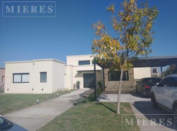 Casa · 202m² · 5 Ambientes · 2 Cocheras · Casa en Alquiler Anual en Harás de Santa María El Molino Sur