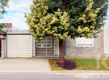 Casa · 150m² · 4 Ambientes · 2 Cocheras · Casa de 3 Dorm. en Venta, Villa Elvira