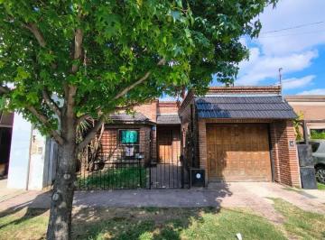 Casa · 110m² · 4 Ambientes · 1 Cochera · Casa a Reciclar - Ituzaingo Norte - Las Heras Al 500