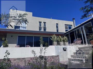 Casa · 327m² · 6 Ambientes · 4 Cocheras · Venta / Alquiler Casa 3 Dorm. - Ladera Sur - Barrio Privado Estancia Q2.