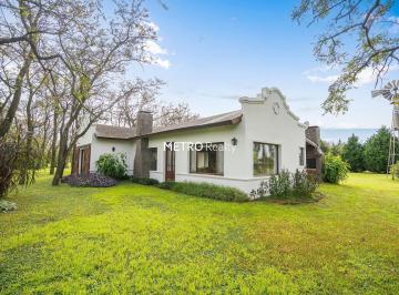 Casa · 150m² · 4 Ambientes · 2 Cocheras · Casa en Venta Sobre Lote de 1 Hectarea en Loma Escondida, Open Door