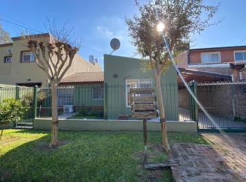 Casa · 72m² · 3 Ambientes · 2 Cocheras · Casa Apto Credito. 3amb. 1baño Lote Propio Barrio Montecarlo