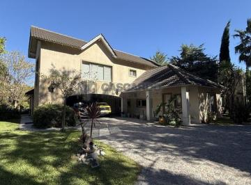 Casa de 4 ambientes Venta USD 295.000 · Chalet 3 Ambientes Más Departamento 2 Ambientes con Piscina.