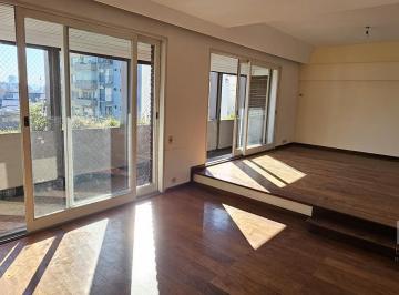 living con persianas abiertas · Venta Departamento en Palermo 3 Dorm. con Dependencias y Cochera Fija y Sum