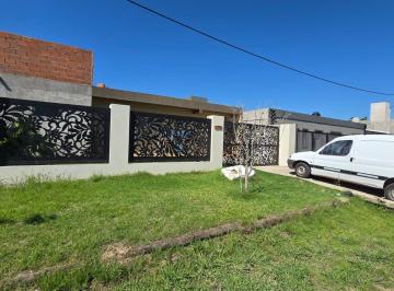 Casa · 99m² · 5 Ambientes · 1 Cochera · Casa en Felipe Neri 300