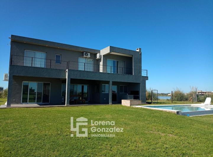 Casa · 260m² · 5 Ambientes · 4 Cocheras