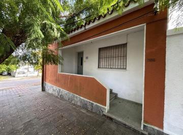 Casa · 129m² · 3 Ambientes · 2 Cocheras · Venta de Casa Familiar en Pueblo Nuevo, Colonia