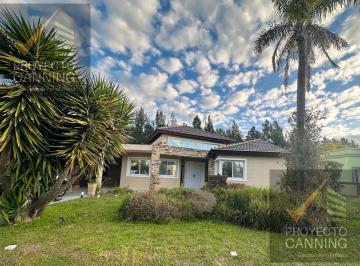 Casa · 232m² · 5 Ambientes · 1 Cochera · Casa en Alquiler Barrio Malibu Canning