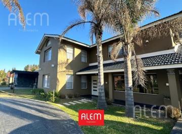 Casa · 300m² · 5 Ambientes · 2 Cocheras · Casa en Venta 5 Ambientes en Malibu Canning