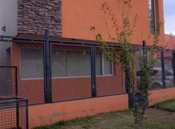 Casa · 232m² · 7 Ambientes · 1 Cochera · Venta Casa Fernandez Oro