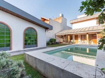 Casa · 207m² · 5 Ambientes · 3 Cocheras · Venta Casa Ramos Mejía Jardín Quincho Pileta Coch