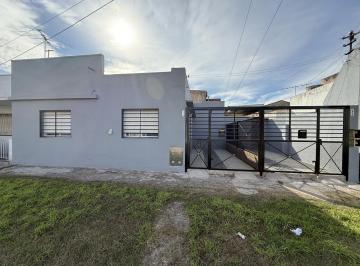 PH · 60m² · 3 Ambientes · PH en Alquiler de 3 Amb con Cochera y Patio - Wilde