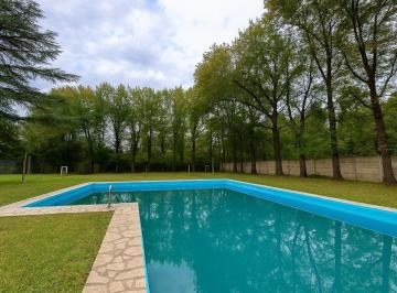 Casa · 265m² · 8 Ambientes · Casa Quinta en Venta en Moreno