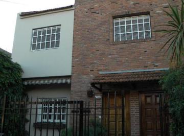 Casa · 122m² · 5 Ambientes · 1 Cochera · Triplex en Venta con Gran Playroom - Sin Expensas!
