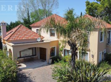 Casa · 229m² · 5 Ambientes · 3 Cocheras · Casa en Venta en Las Palmas Al Agua