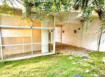 Casa · 290m² · 5 Ambientes · 2 Cocheras · Casa 6 Ambientes Lote Propio Cochera Quincho Patio Terraza