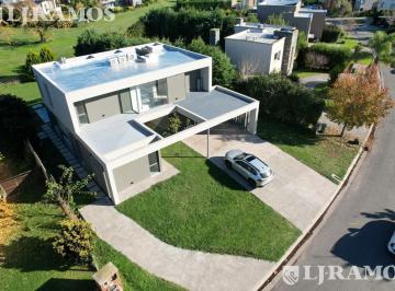 Casa · 194m² · 5 Ambientes · Casa en Barrio El Atardecer Haras Santa Maria Pg
