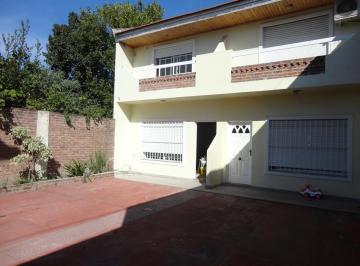 Casa · 65m² · 3 Ambientes · Muy Buen Duplex 2 Dorm y Cochera Descubierta. Banfield E.