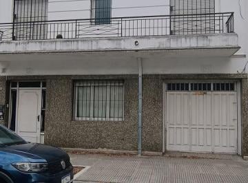 Casa · 4 Ambientes · 1 Cochera · Casa en Alquiler en Chacarita