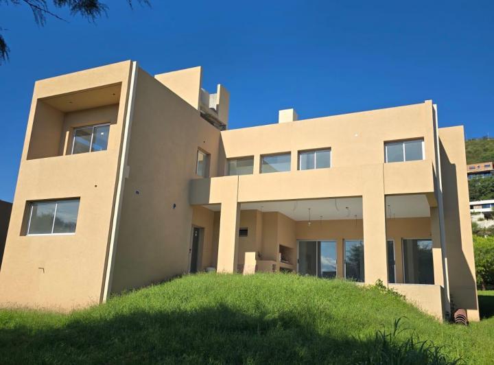 Casa · 400000m² · 12 Ambientes