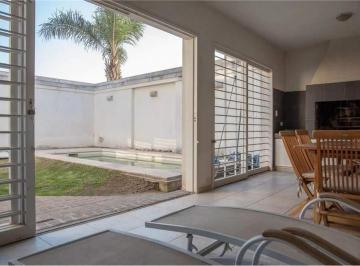 Casa de 11 ambientes, Córdoba · Vendo Hermosa Propiedad! Recibo Duplex en Parte de Pago! Calefacción Central
