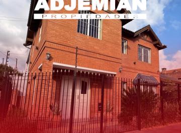 Casa de 5 ambientes, Morón · Casa con 175 m² y 3 Dorm. en Venta en Castelar